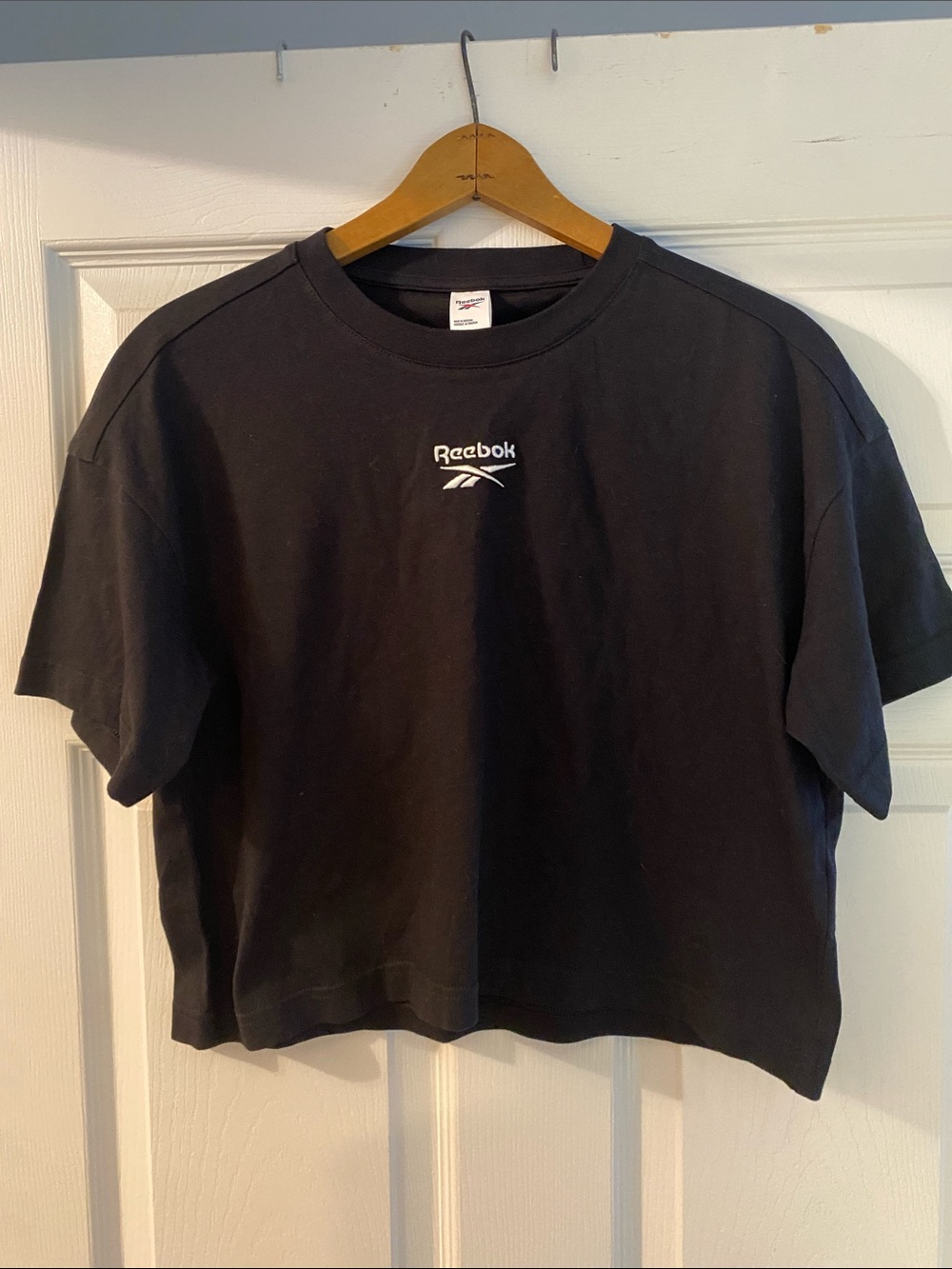 Reebok Black Cropped Boxy Cut Embroidered Logo COTTON Tee Small NWT